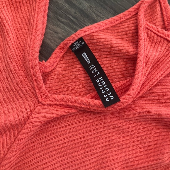 Salmon off the shoulder tank shirt - Picture 2 of 2